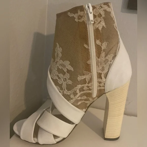 NWB Nicholas Kirkwood Erdem White Lace Ankle Cuff Leather Sandal 37 *As Is* - Picture 3 of 11